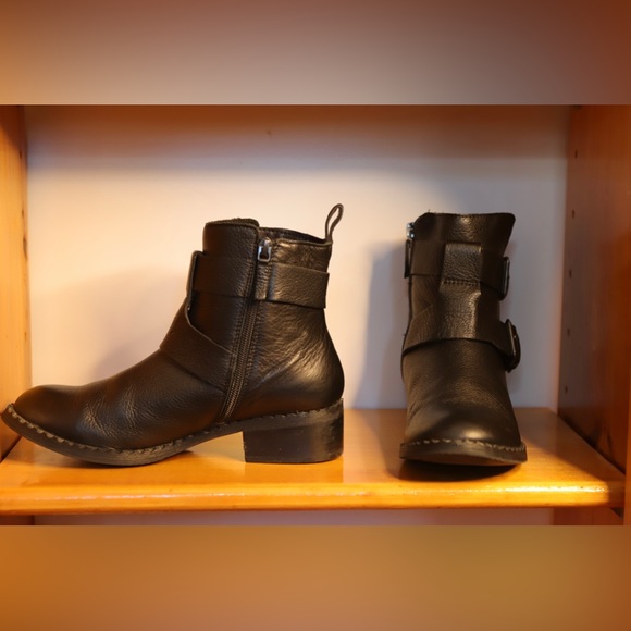 Gentle Souls by Kenneth Cole “Best of Moto” Black Leather Boot | Size 7.5M - Picture 5 of 13